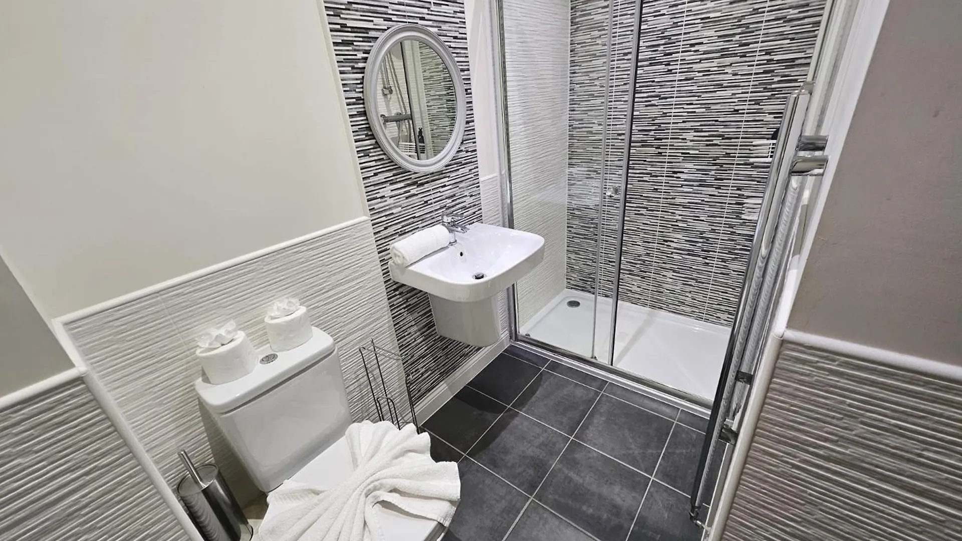 The Villas - Near Nec-Bhax Birmingham 0*,